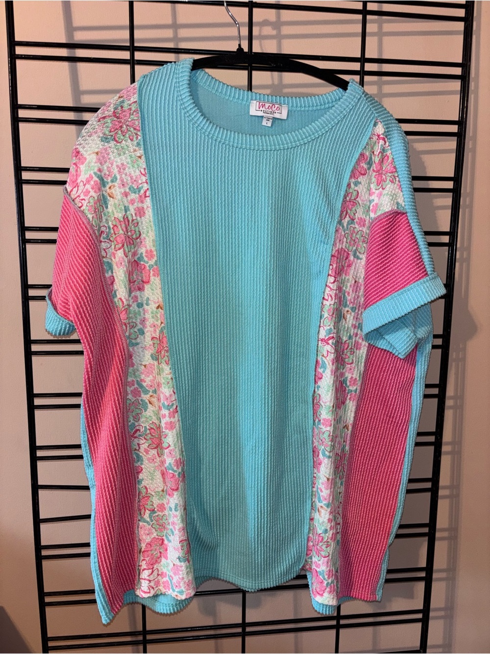 Women's Colorblock Floral Short Sleeve Top in Turquoise & Pink